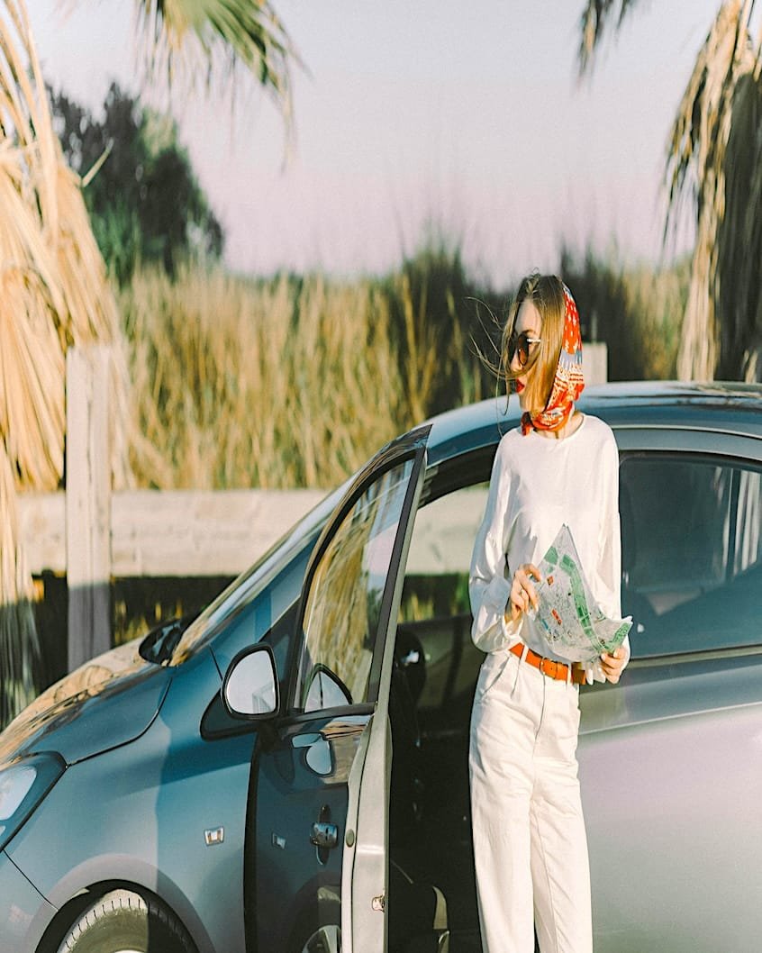 alt="Women traveler"