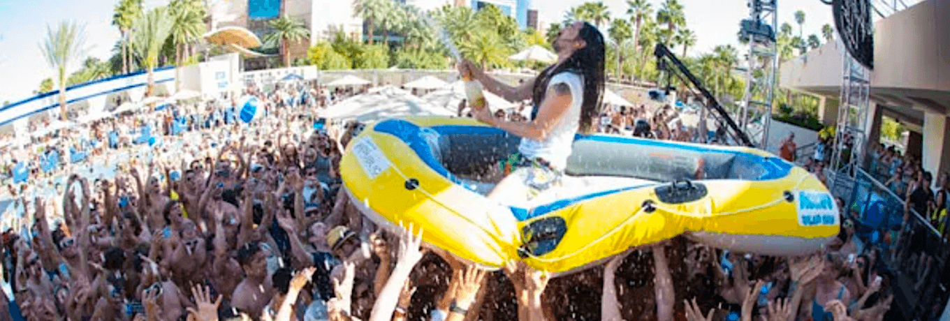 alt="Travel Tips for Extrovert Travelers - a pool party in Las Vegas, Nevada."