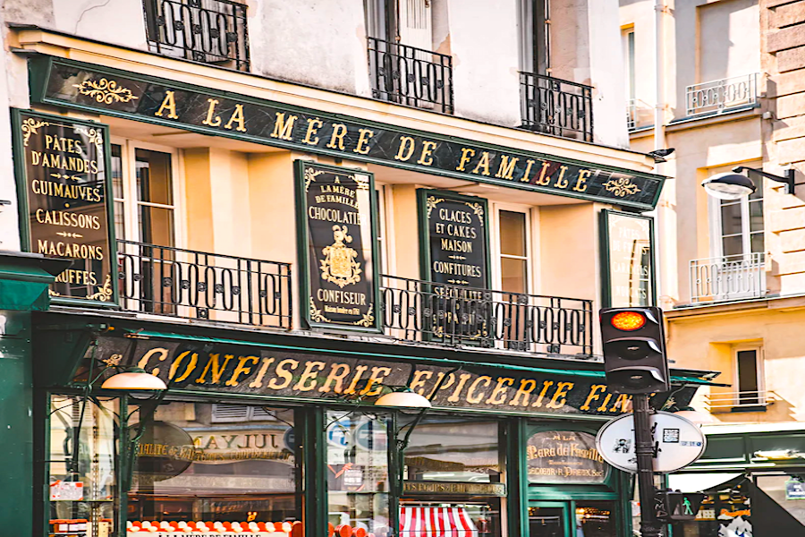 alt= A Paris Cafe"