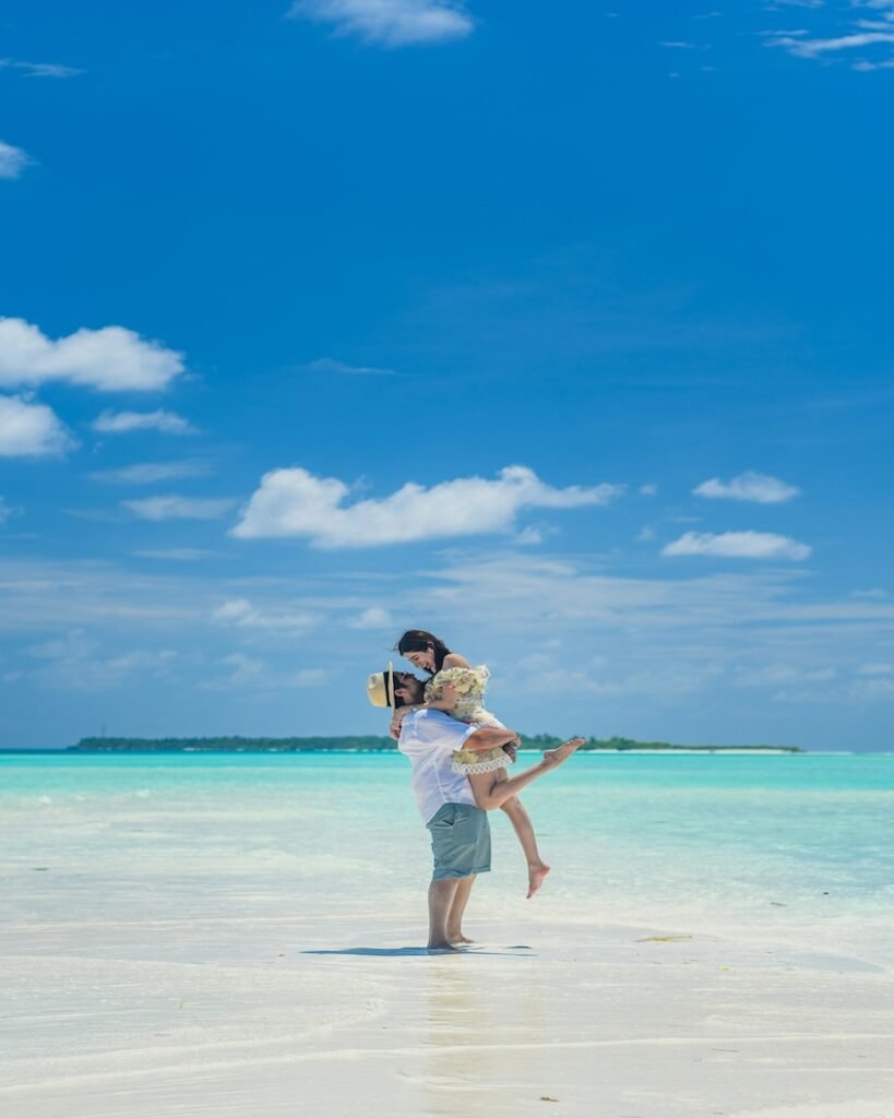alt="romantic travel photo"