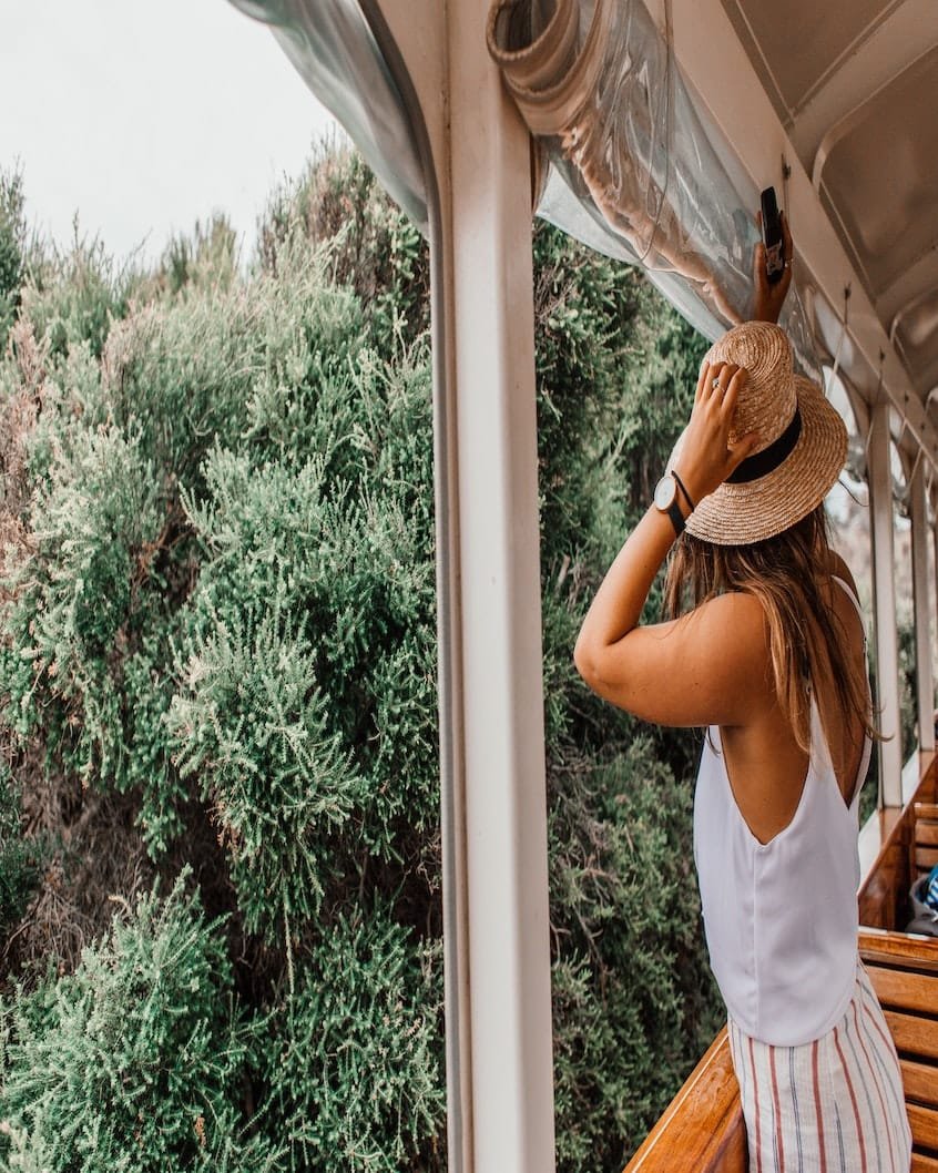 alt="Women Traveler"