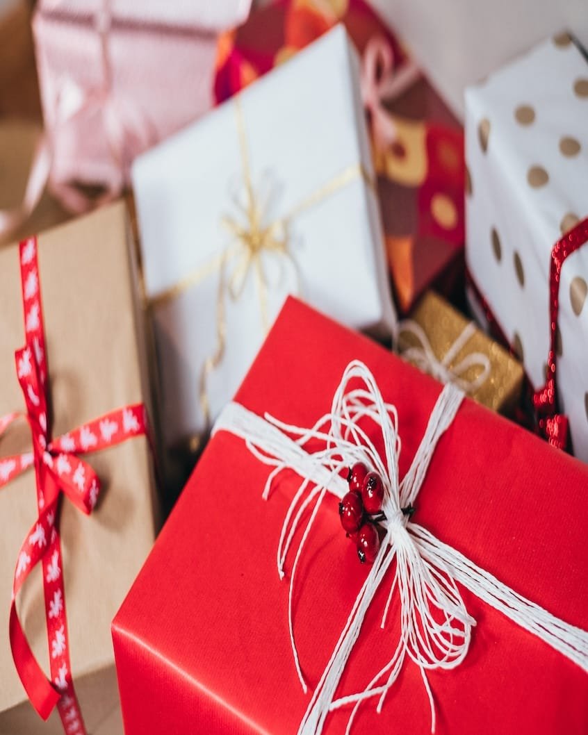alt="Christmas packages"