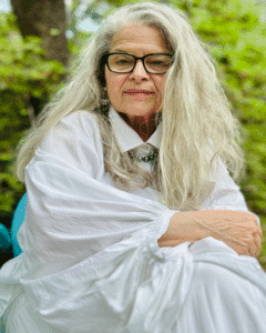 alt="Nina Zapala Goes Grey"