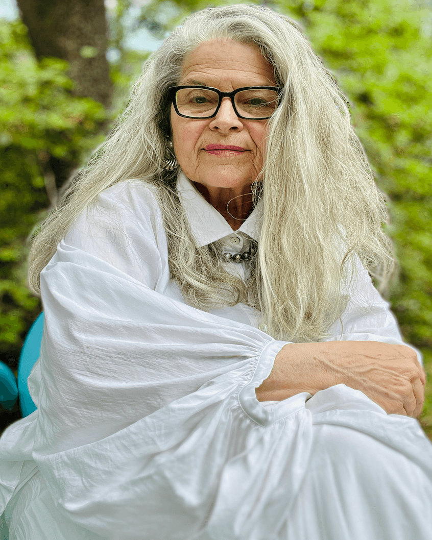 alt="Nina Zapala Goes Grey"