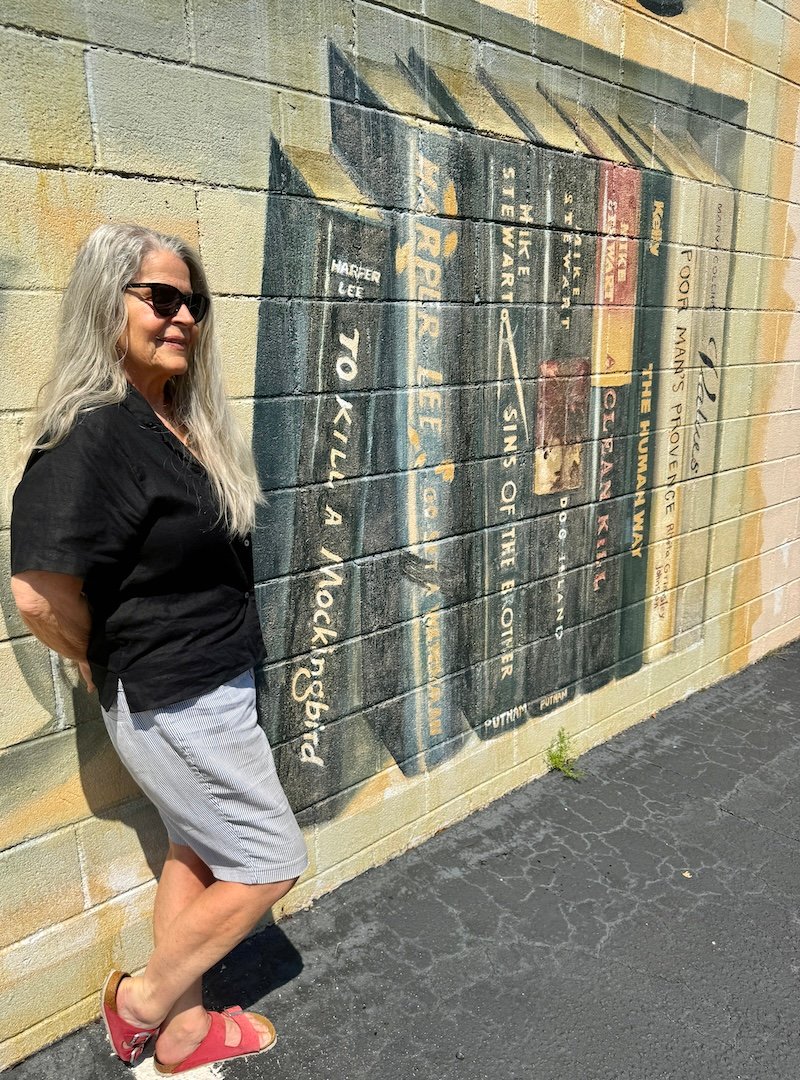 alt="Book Mural Monroeville, AL"