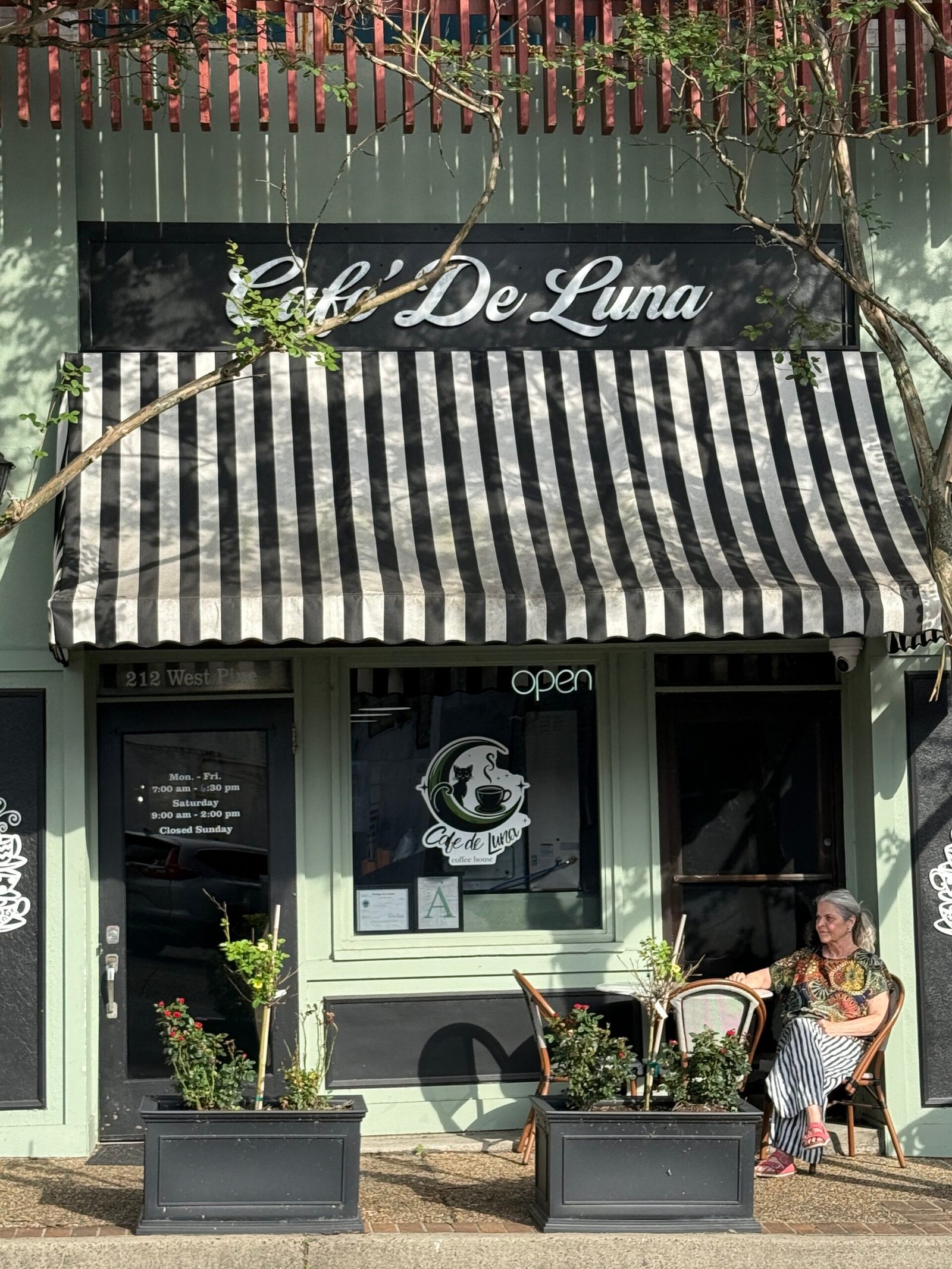 Cafe de Luna in Hattiesburg, MS